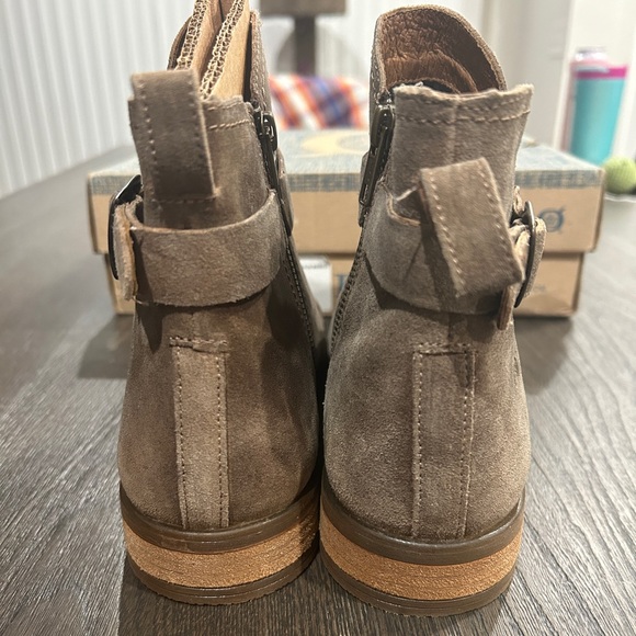 NIB Born Deya Boots in Color Natural - Picture 7 of 8